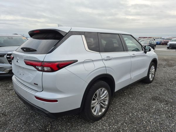 2024 Mitsubishi Outlander ES