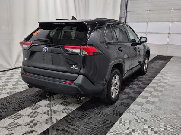 2022 Toyota Rav4 HYBRID LE XLE Premium