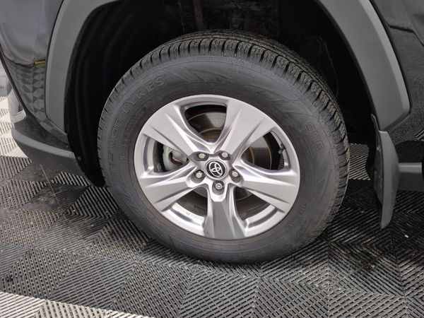 2022 Toyota Rav4 HYBRID LE XLE Premium