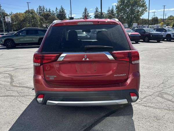 2018 Mitsubishi Outlander ES