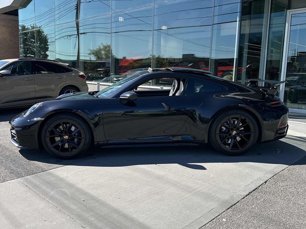 2025 Porsche 911 Carrera