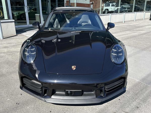 2025 Porsche 911 Carrera
