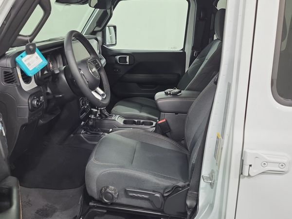 2026 Jeep Wrangler 4 Door 4x4 Sahara
