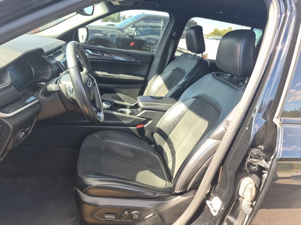 2022 Jeep Grand Cherokee L 4x4 Altitude Laredo