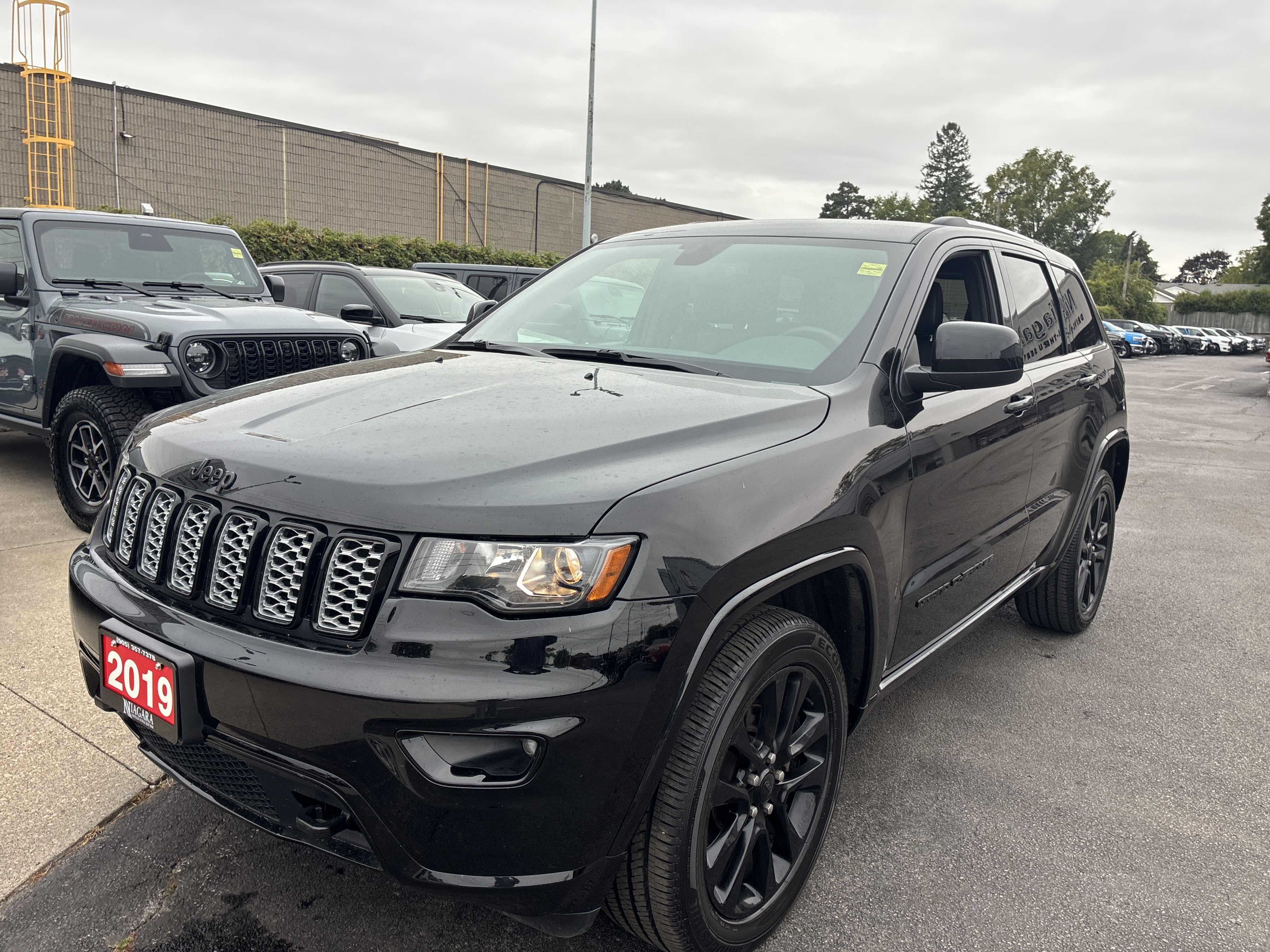 2019 Jeep Grand Cherokee Altitude Laredo