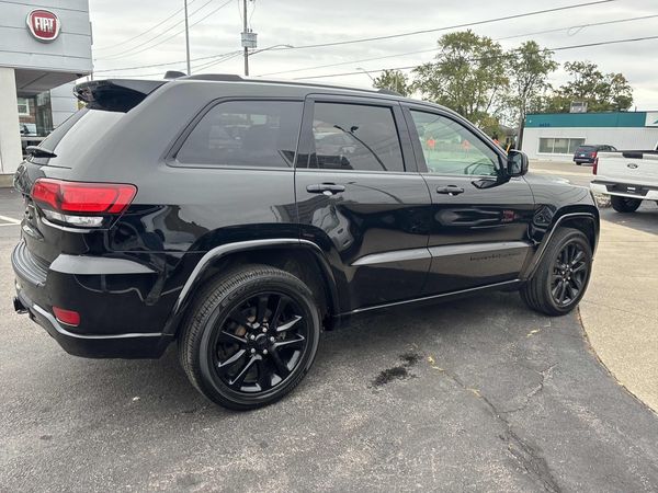 2019 Jeep Grand Cherokee Altitude Laredo