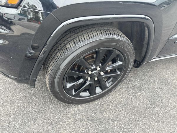 2019 Jeep Grand Cherokee Altitude Laredo