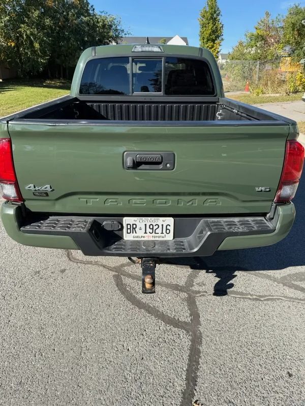 2022 Toyota Tacoma 4x4 Double Cab SB SR5
