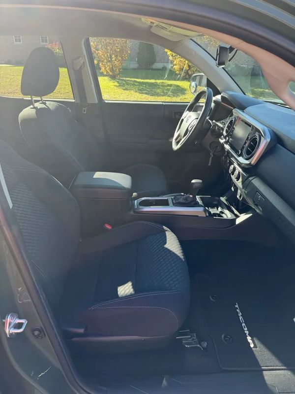 2022 Toyota Tacoma 4x4 Double Cab SB SR5