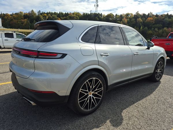 2024 Porsche Cayenne E-HYBRID
