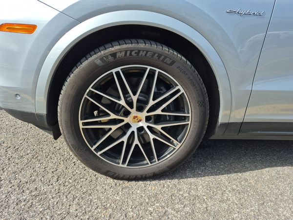 2024 Porsche Cayenne E-HYBRID