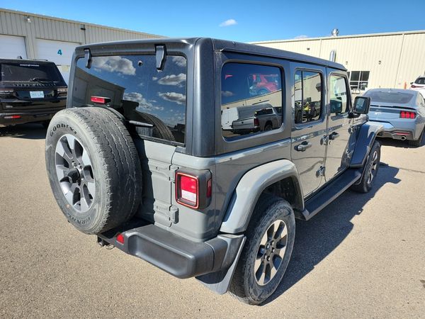 2022 Jeep Wrangler UNLIMITED SAHARA