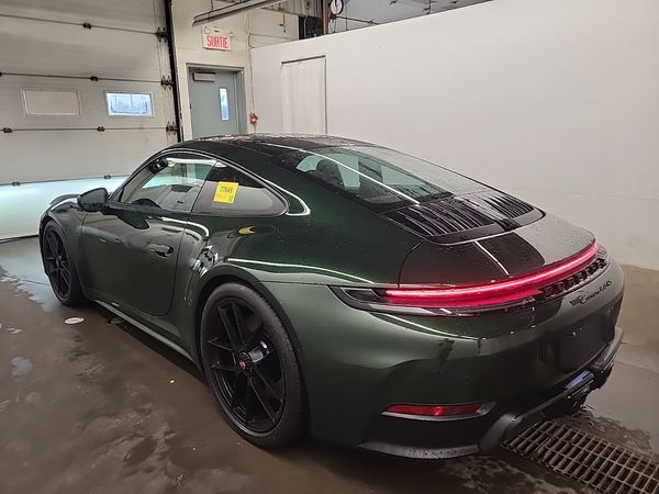 2026 Porsche 911 CARRERA 4 GTS