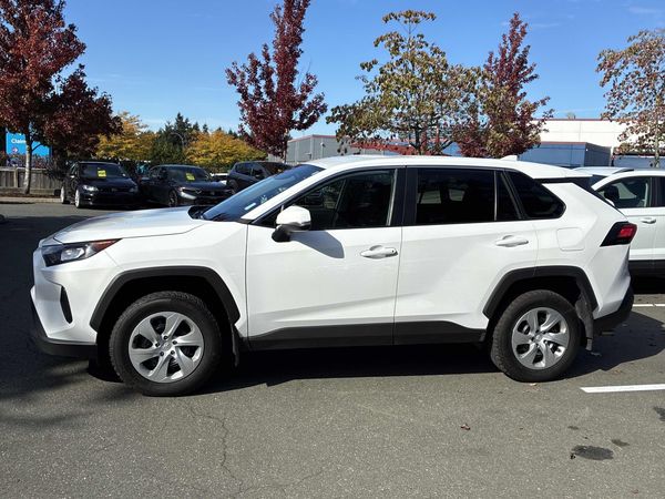 2022 Toyota RAV4 LE