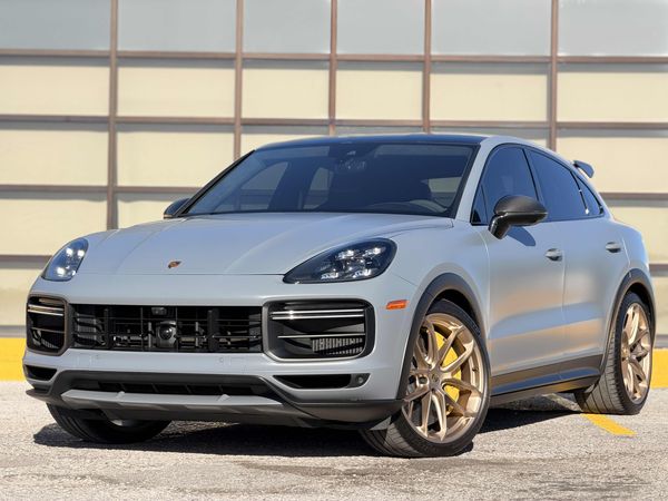 2024 PORSCHE CAYENNE