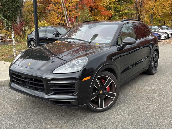 2024 PORSCHE CAYENNE