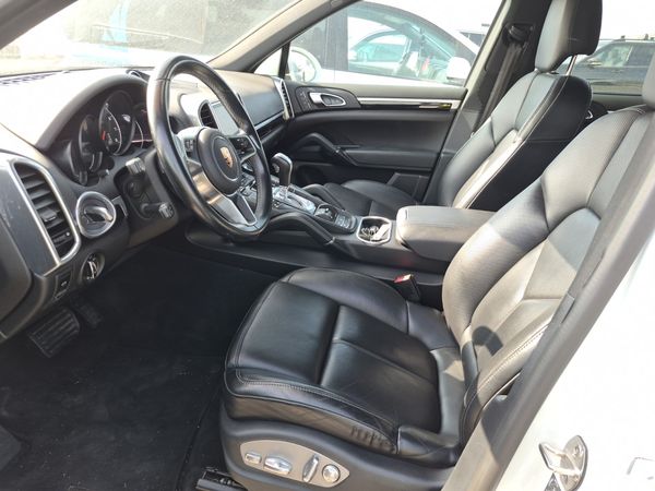 2018 Porsche Cayenne Base / Platinum Edition