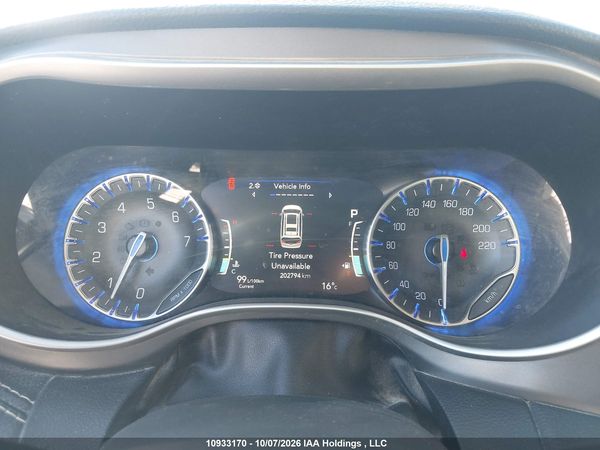 2022 CHRYSLER PACIFICA TOURING L — I7
