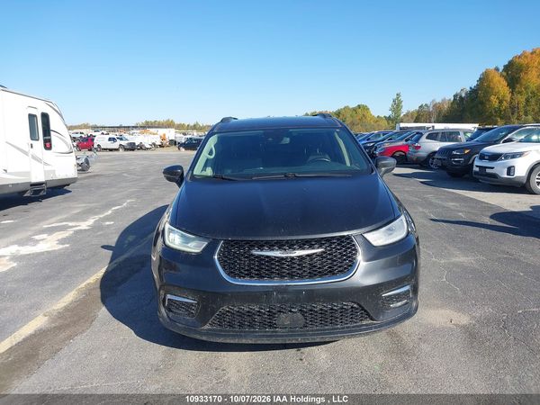 2022 CHRYSLER PACIFICA TOURING L — I11