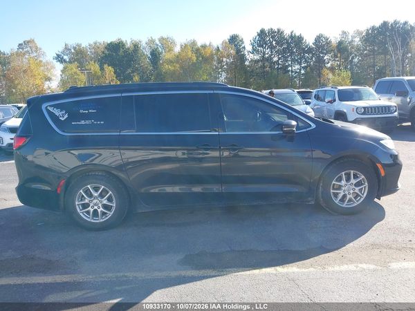 2022 CHRYSLER PACIFICA TOURING L — I12