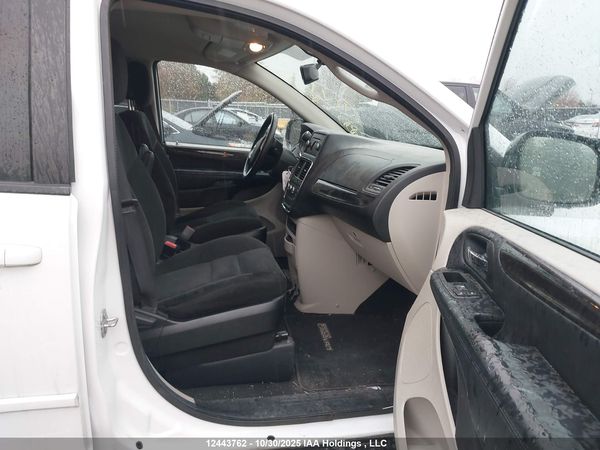 2016 DODGE GRAND CARAVAN SE/SXT — I5