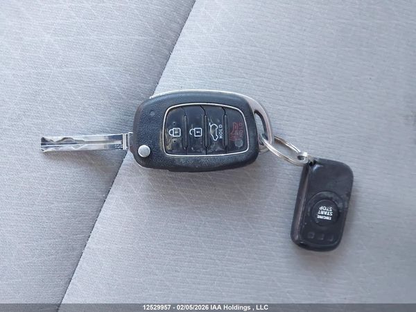 2017 HYUNDAI TUCSON SE (no options)