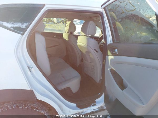 2017 HYUNDAI TUCSON SE (no options)