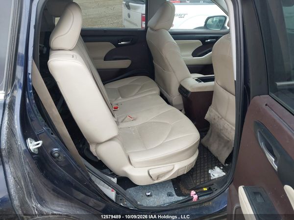 2021 TOYOTA HIGHLANDER xle — I8