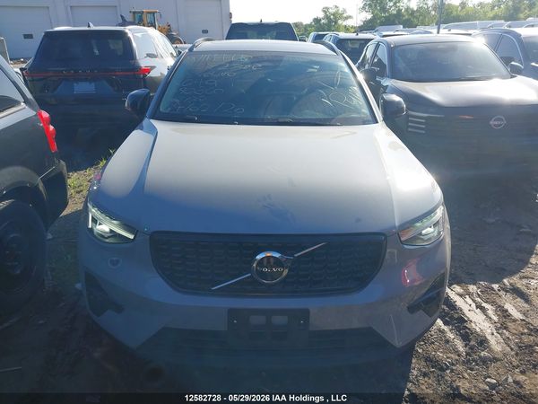 2025 VOLVO XC40 B5 PLUS DARK THEME