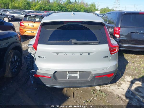 2025 VOLVO XC40 B5 PLUS DARK THEME