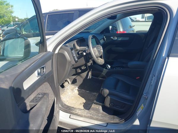 2025 VOLVO XC40 B5 PLUS DARK THEME