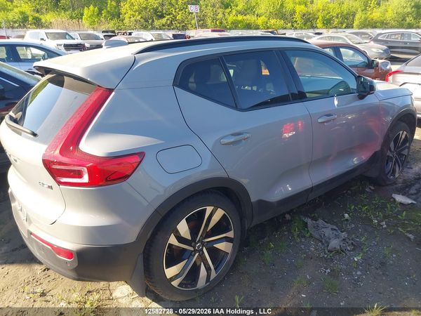 2025 VOLVO XC40 B5 PLUS DARK THEME