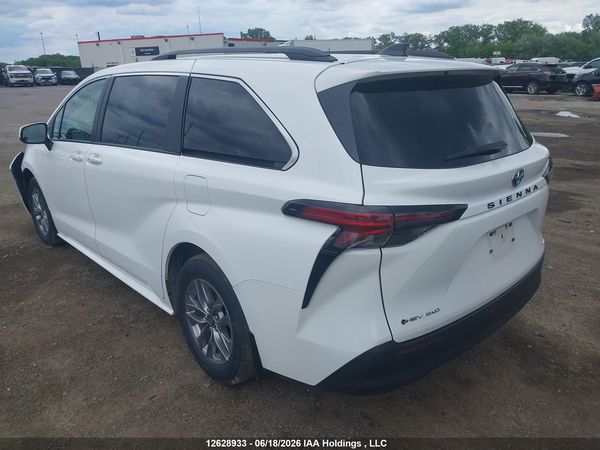 2025 TOYOTA SIENNA — I3