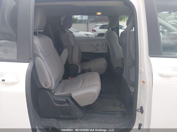 2025 TOYOTA SIENNA — I8