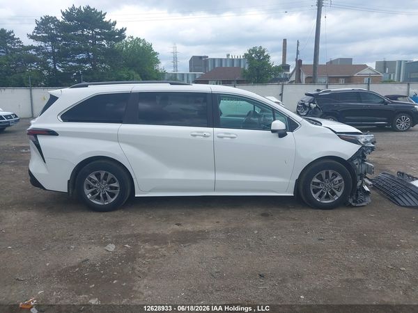 2025 TOYOTA SIENNA — I13