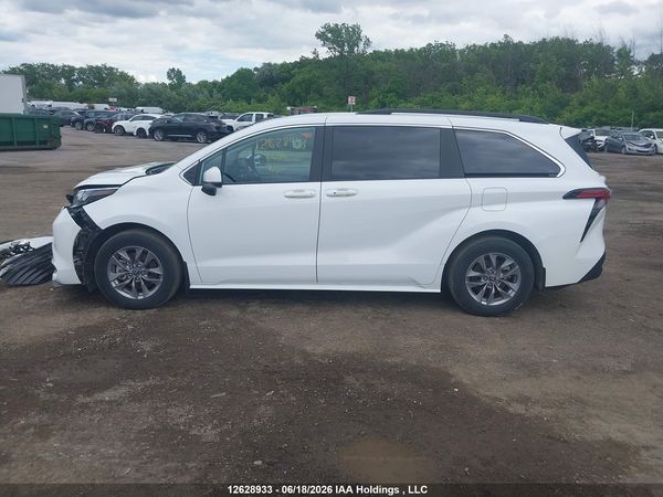 2025 TOYOTA SIENNA — I14