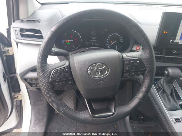 2025 TOYOTA SIENNA — I19