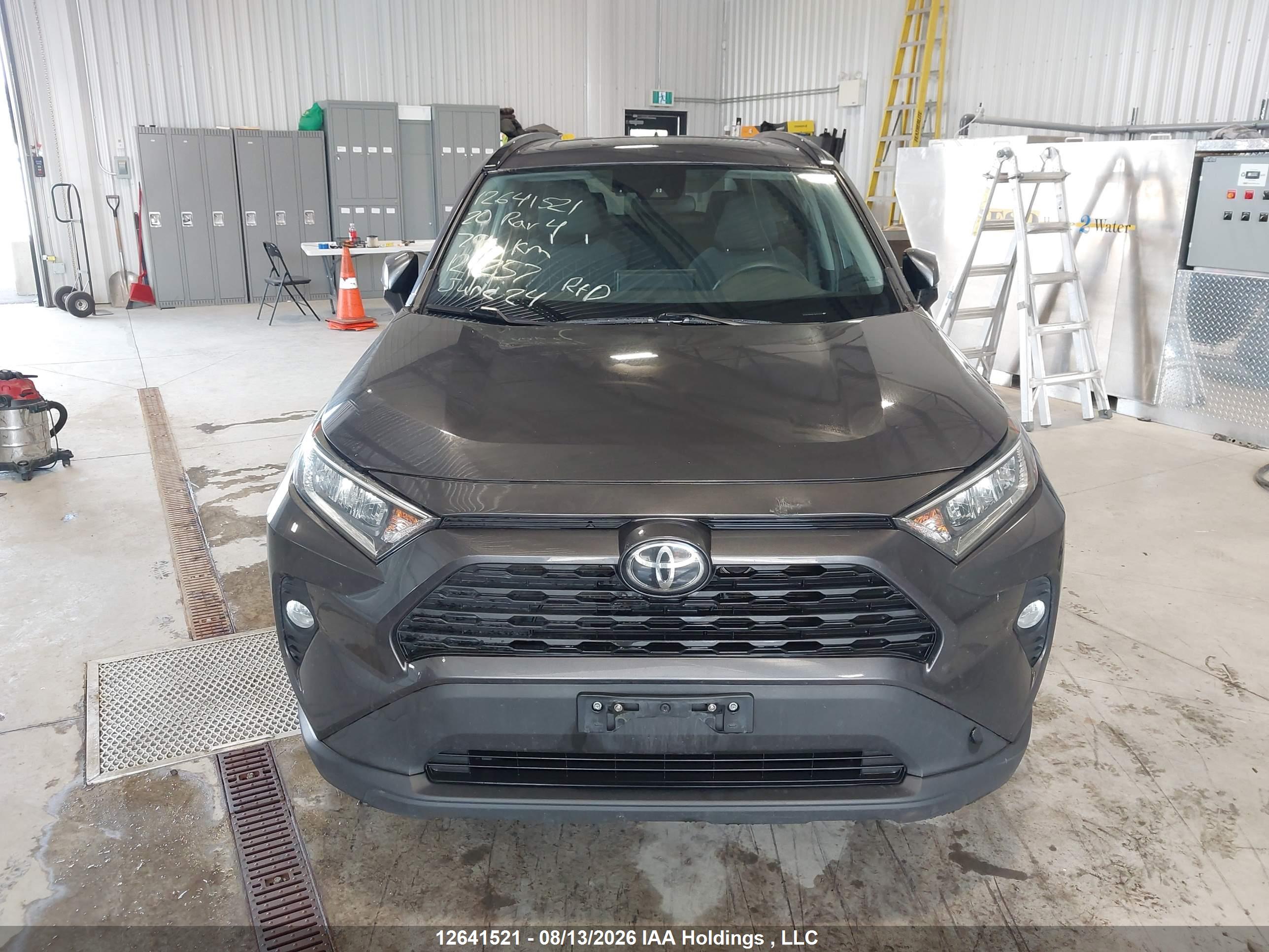 2020 TOYOTA RAV4 XLE