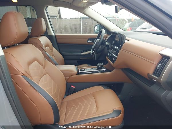 2024 NISSAN PATHFINDER PLATINUM — I5