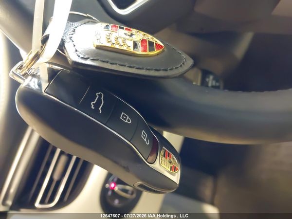 2022 PORSCHE MACAN