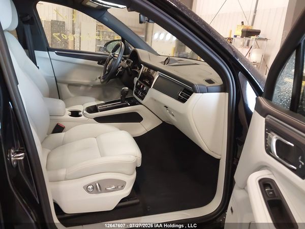 2022 PORSCHE MACAN