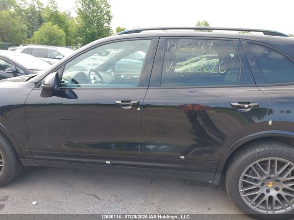 2017 PORSCHE CAYENNE PLATINUM EDITION — I14