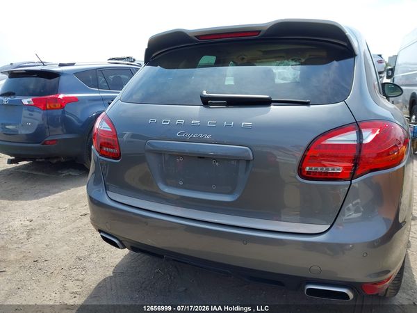 2014 PORSCHE CAYENNE PLATINUM EDITION