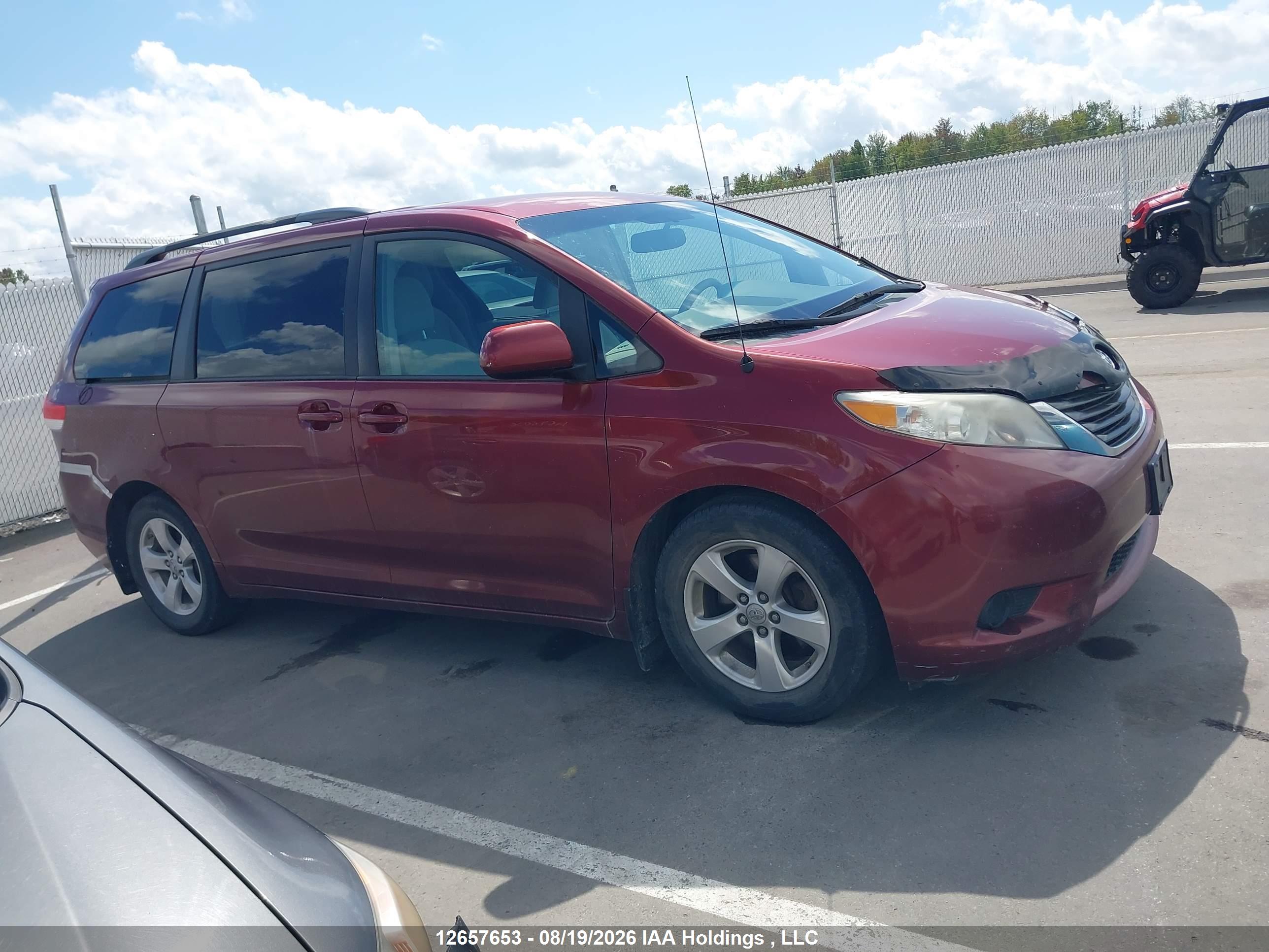 2013 TOYOTA SIENNA LE 8 PASSENGER