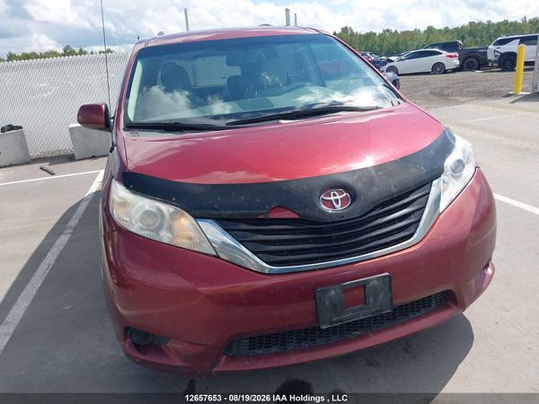 2013 TOYOTA SIENNA LE 8 PASSENGER