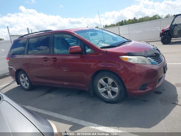 2013 TOYOTA SIENNA LE 8 PASSENGER