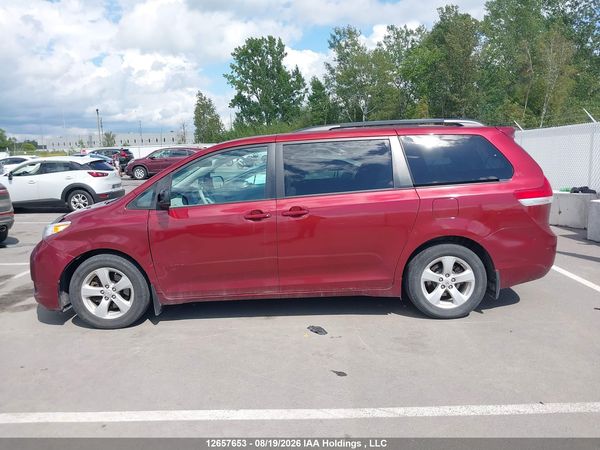 2013 TOYOTA SIENNA LE 8 PASSENGER