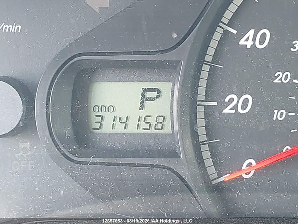 2013 TOYOTA SIENNA LE 8 PASSENGER