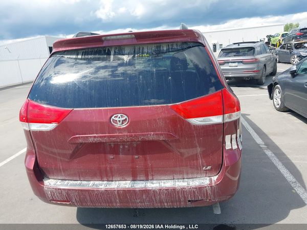 2013 TOYOTA SIENNA LE 8 PASSENGER