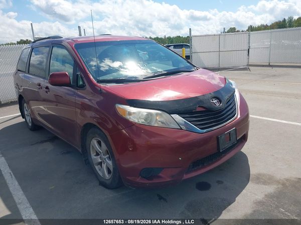 2013 TOYOTA SIENNA LE 8 PASSENGER